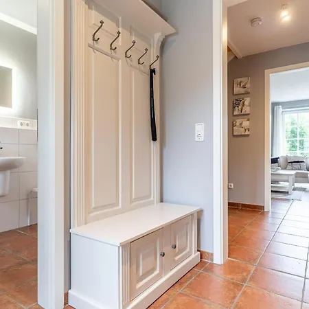 Westmarken Reetdachhaus Strandkontor בית נופש *