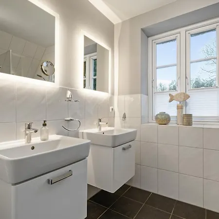 Westmarken Reetdachhaus Strandkontor Böhl