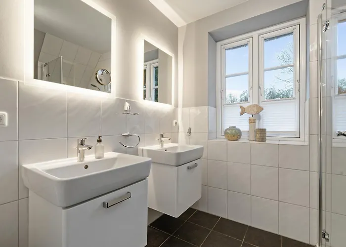 Westmarken Reetdachhaus Strandkontor Böhl